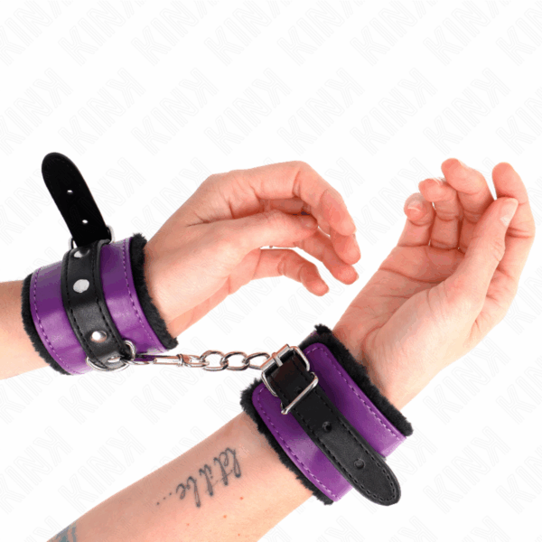 KINK - MUÑEQUERAS FORRADAS PREMIUM NEGRO CON CORREA VIOLETA / NEGRO AJUSTABLE 17-29 CM X 6 CM - Imagen 4